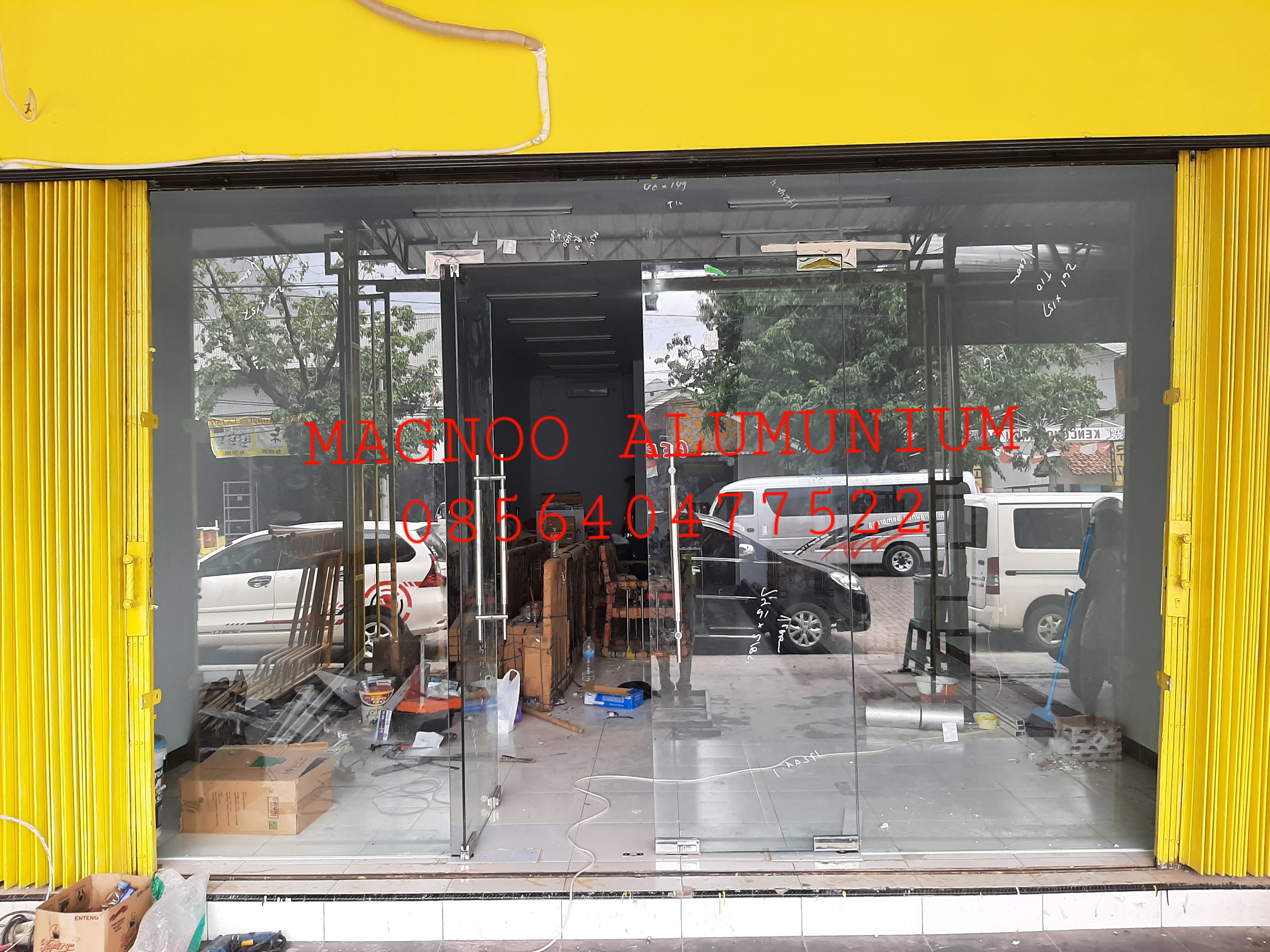 Partisi kaca tempered murah